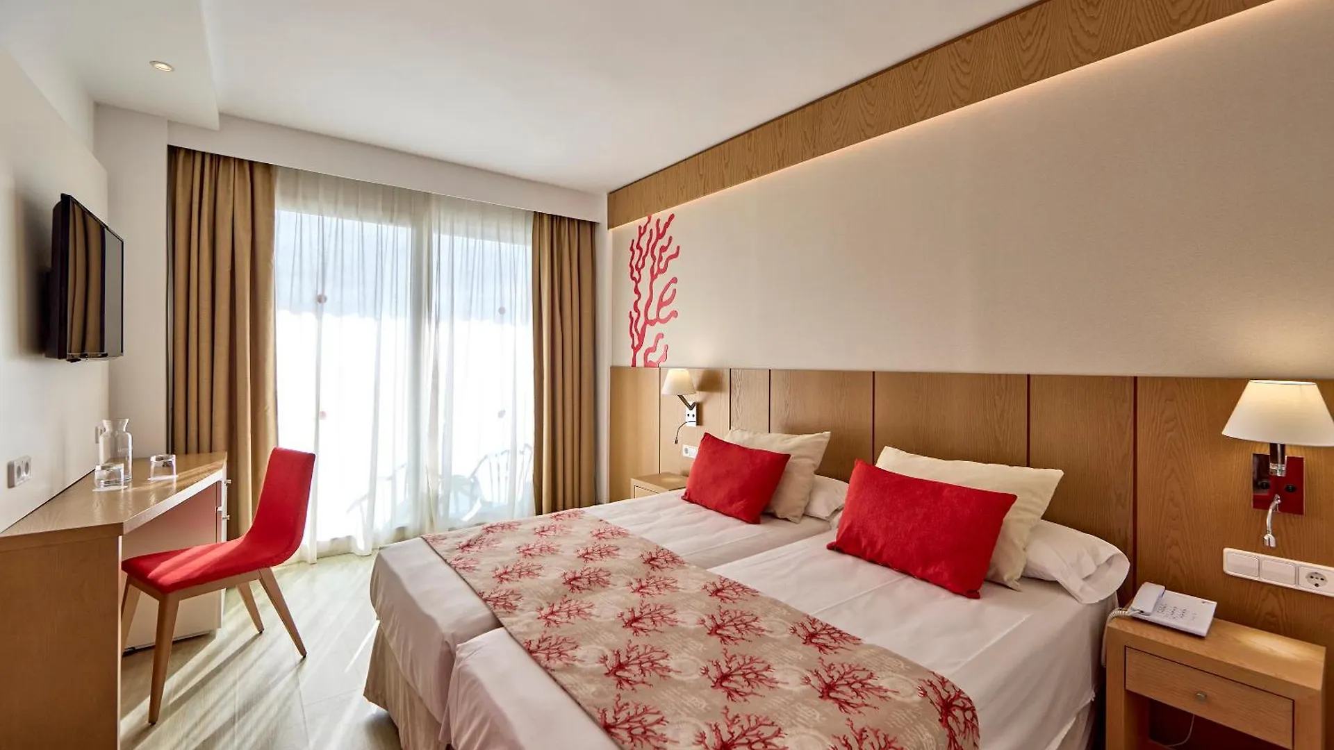Universal Hotel Perla S'Illot  Spain